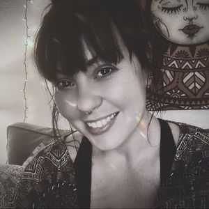 Meet your Posher, Claire